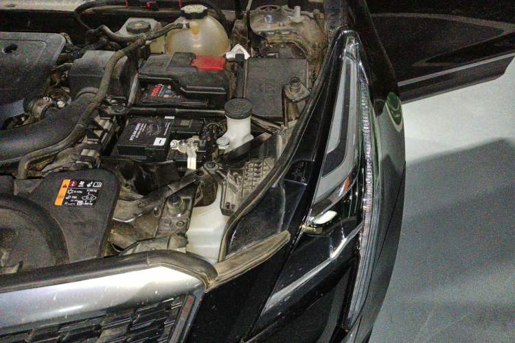 Used Cadillac XT5 2022 2.0T Two-Wheel Drive Luxury Version Engine Bay Left