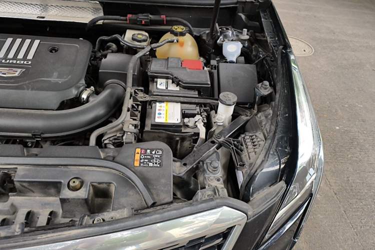 Used Cadillac XT5 2022 2.0T Two-Wheel Drive Luxury Version Engine Bay Left
