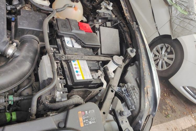 Used Cadillac XT5 2022 2.0T Two-Wheel Drive Luxury Version Engine Bay Left
