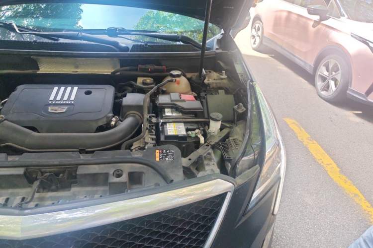 Used Cadillac XT5 2022 2.0T Four-Wheel Drive Luxury Version (Hummingbird Edition) Engine Bay Left