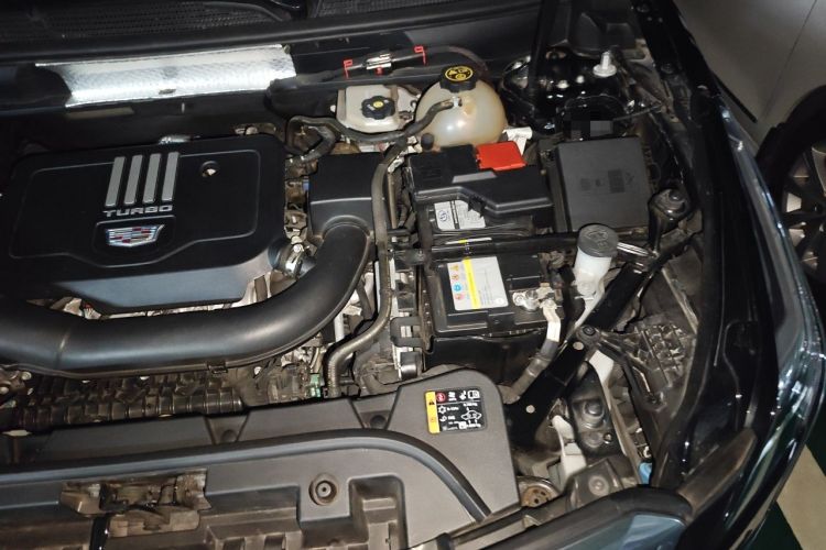Used Cadillac XT5 2022 2.0T Four-Wheel Drive Luxury Version (Hummingbird Edition) Engine Bay Left