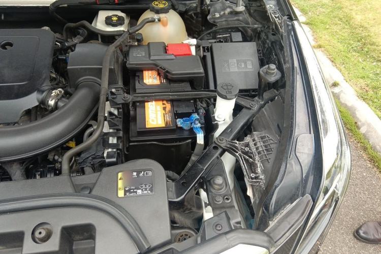 Used Cadillac XT5 2022 2.0T Four-Wheel Drive Premium Edition Engine Bay Left