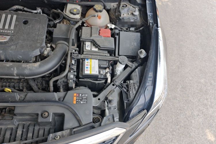 Used Cadillac XT5 2022 2.0T Two-Wheel Drive Luxury Version Engine Bay Left