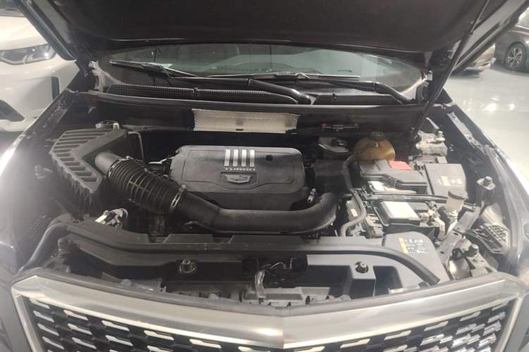 Used Cadillac XT5 2022 2.0T Two-Wheel Drive Luxury Version Engine Bay