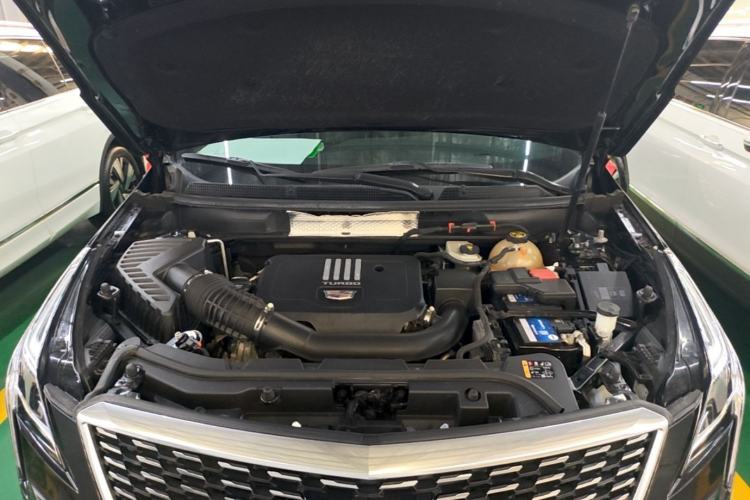 Used Cadillac XT5 2022 2.0T Two-Wheel Drive Luxury Version Engine Bay