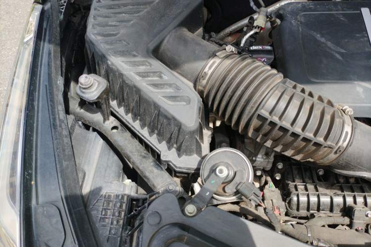 Used Cadillac XT5 2022 2.0T Two-Wheel Drive Luxury Version Engine Bay Right