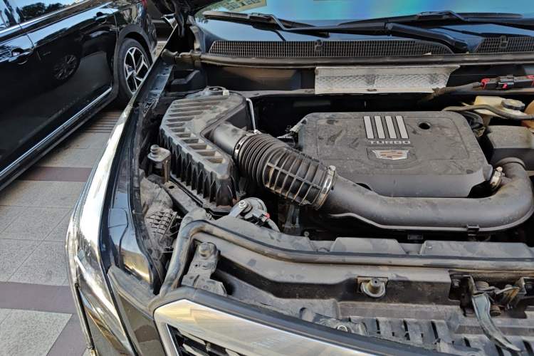 Used Cadillac XT5 2022 2.0T Two-Wheel Drive Luxury Version Engine Bay Right
