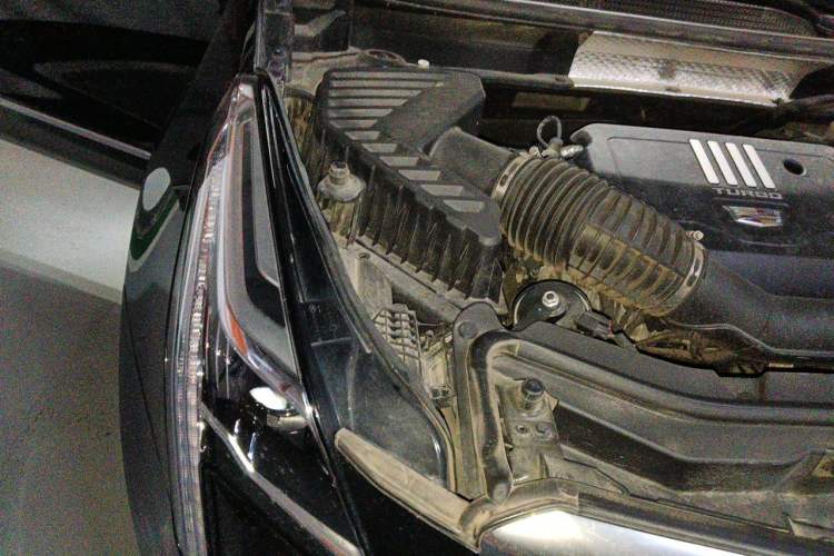 Used Cadillac XT5 2022 2.0T Two-Wheel Drive Luxury Version Engine Bay Right