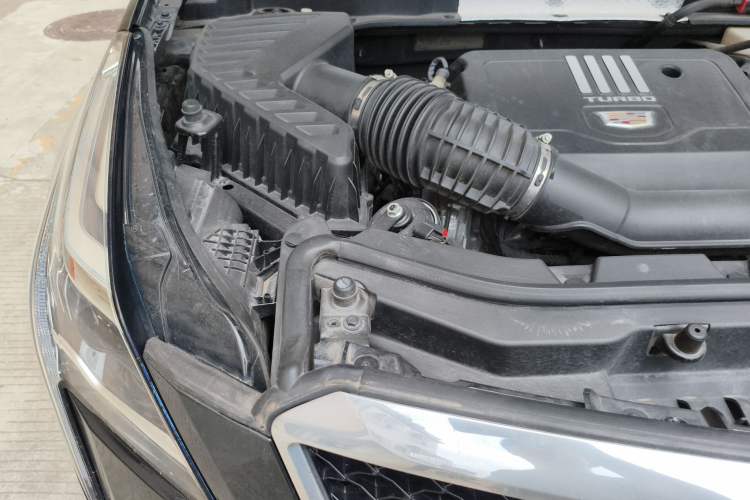 Used Cadillac XT5 2022 2.0T Four-Wheel Drive Luxury Version (Hummingbird Edition) Engine Bay Right