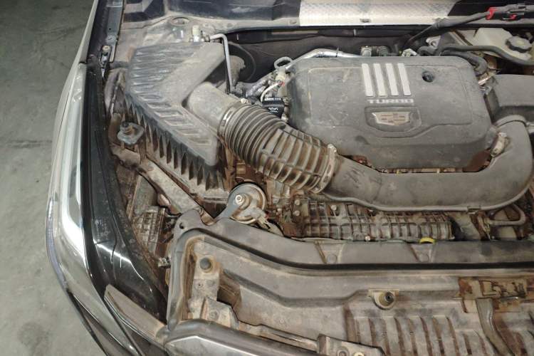 Used Cadillac XT5 2022 2.0T Two-Wheel Drive Luxury Version Engine Bay Right