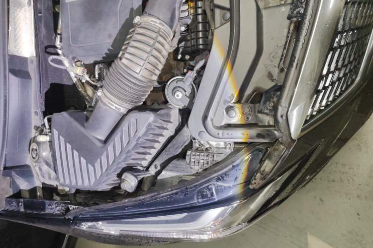 Used Cadillac XT5 2022 2.0T Two-Wheel Drive Luxury Version Engine Bay Right