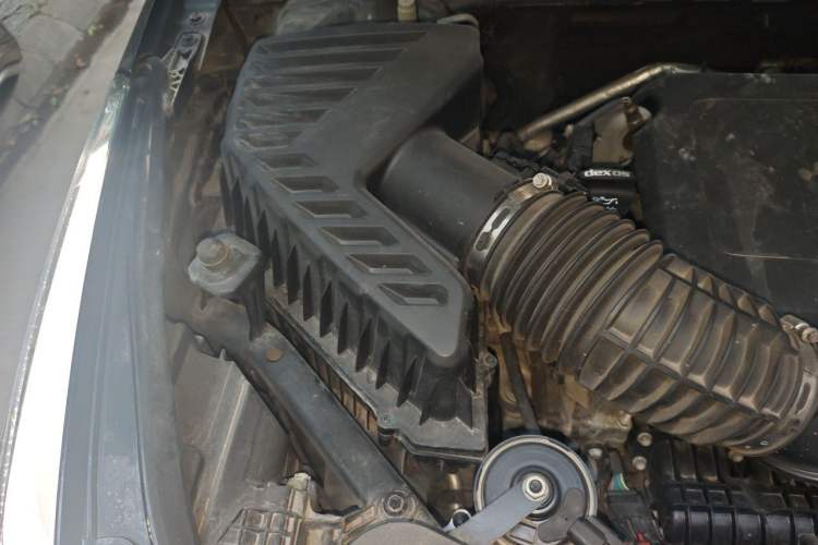 Used Cadillac XT5 2022 2.0T Two-Wheel Drive Luxury Version Engine Bay Right