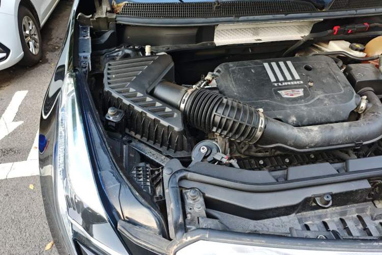 Used Cadillac XT5 2022 2.0T Two-Wheel Drive Luxury Version Engine Bay Right