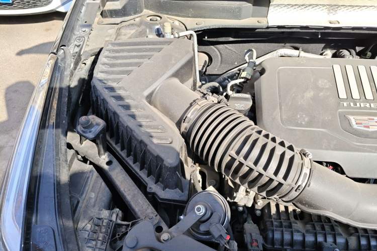 Used Cadillac XT5 2022 2.0T Four-Wheel Drive Luxury Version (Hummingbird Edition) Engine Bay Right