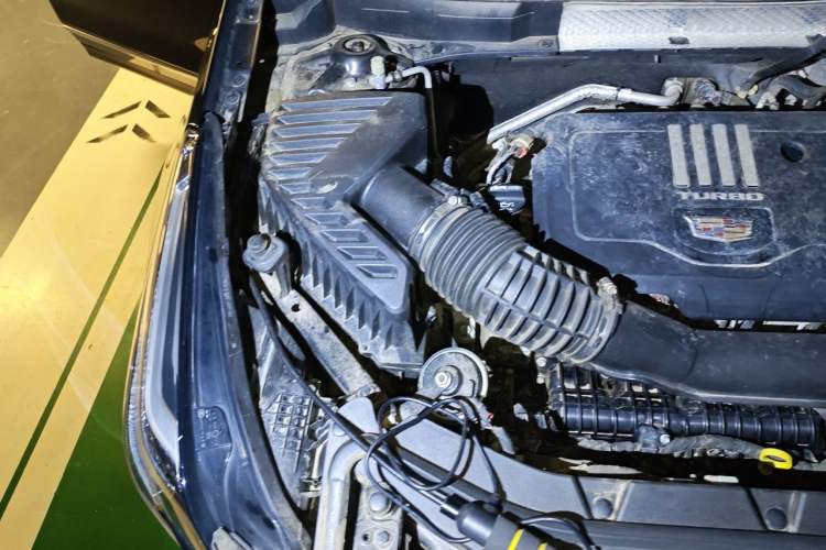 Used Cadillac XT5 2022 2.0T Two-Wheel Drive Luxury Version Engine Bay Right