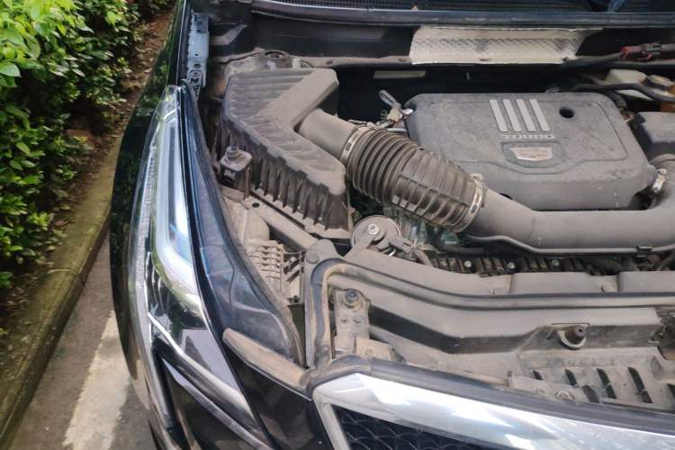 Used Cadillac XT5 2022 2.0T Four-Wheel Drive Luxury Version (Hummingbird Edition) Engine Bay Right