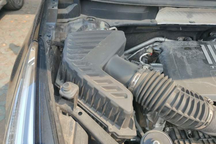 Used Cadillac XT5 2022 2.0T Two-Wheel Drive Luxury Version Engine Bay Right