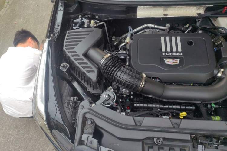 Used Cadillac XT5 2022 2.0T Four-Wheel Drive Luxury Version (Hummingbird Edition) Engine Bay Right