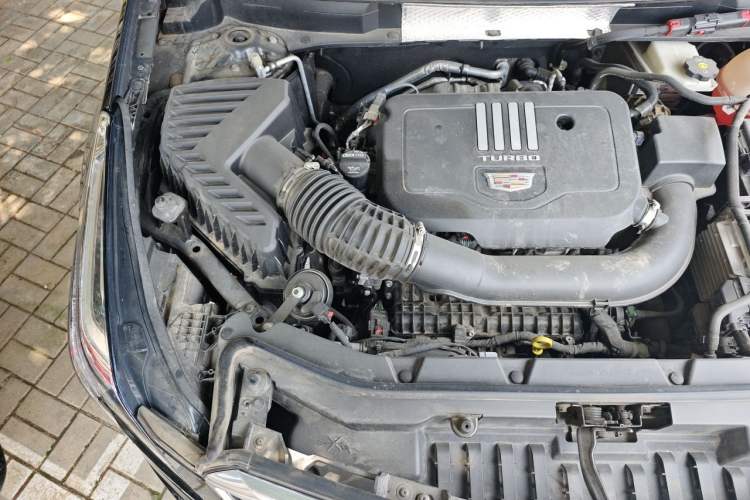 Used Cadillac XT5 2022 2.0T Two-Wheel Drive Luxury Version Engine Bay Right