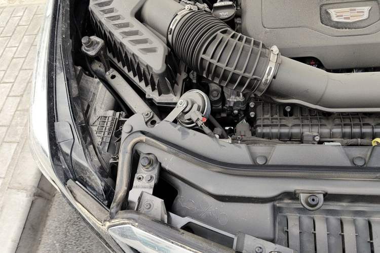 Used Cadillac XT5 2022 2.0T Two-Wheel Drive Luxury Version Engine Bay Right