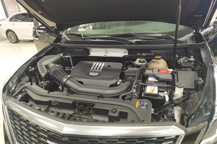 Used Cadillac XT5 2022 2.0T Two-Wheel Drive Luxury Version Engine Bay
