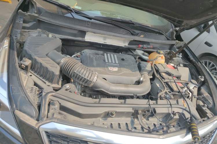 Used Cadillac XT5 2022 2.0T Two-Wheel Drive Luxury Version Engine Bay