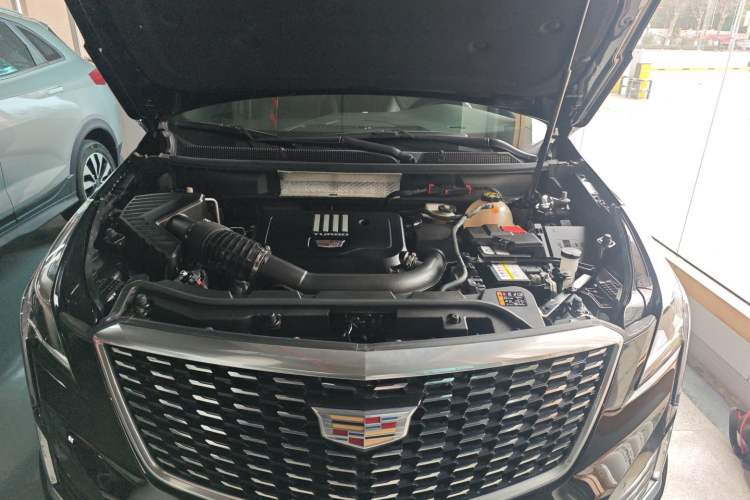 Used Cadillac XT5 2022 2.0T Two-Wheel Drive Luxury Version Engine Bay