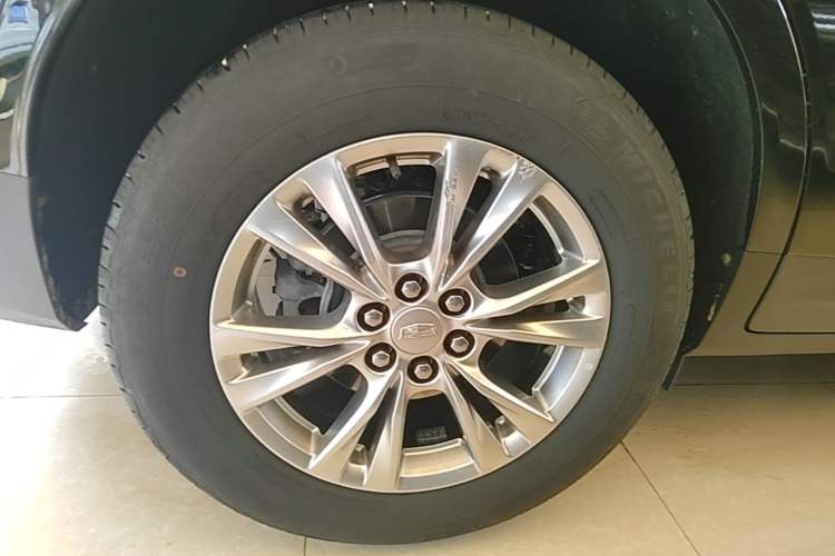 Used Cadillac XT5 2022 2.0T Two-Wheel Drive Luxury Version Exterior 2