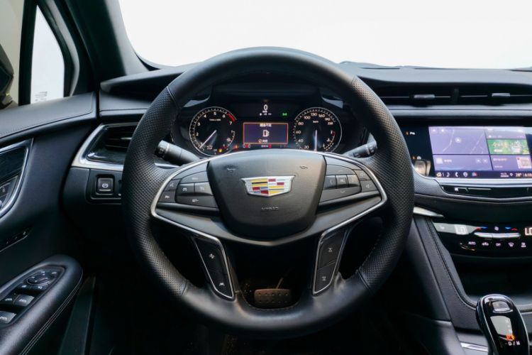 Used Cadillac XT5 2022 2.0T Two-Wheel Drive Luxury Version Exterior 2