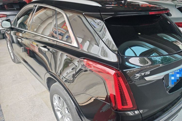 Used Cadillac XT5 2022 2.0T Two-Wheel Drive Luxury Version Exterior 2