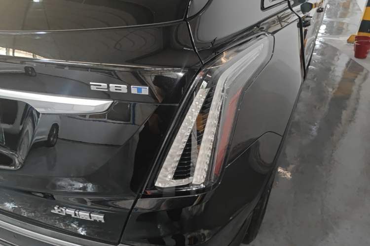 Used Cadillac XT5 2022 2.0T Four-Wheel Drive Luxury Version (Hummingbird Edition) Exterior 3