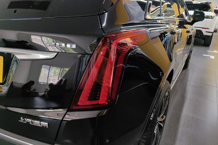 Used Cadillac XT5 2022 2.0T Two-Wheel Drive Luxury Version Exterior 3