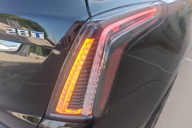 Used Cadillac XT5 2022 2.0T Four-Wheel Drive Luxury Version (Hummingbird Edition) Exterior 3