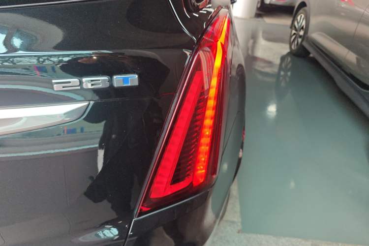Used Cadillac XT5 2022 2.0T Two-Wheel Drive Luxury Version Exterior 3