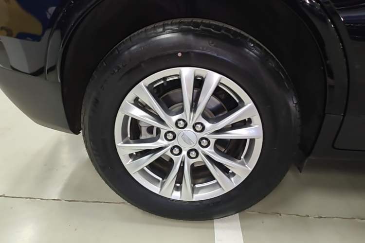 Used Cadillac XT5 2022 2.0T Two-Wheel Drive Luxury Version Exterior 5