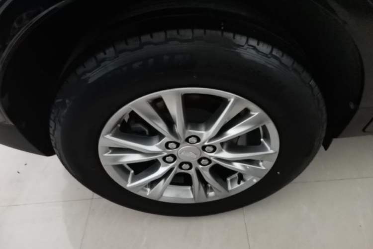 Used Cadillac XT5 2022 2.0T Two-Wheel Drive Luxury Version Exterior 5