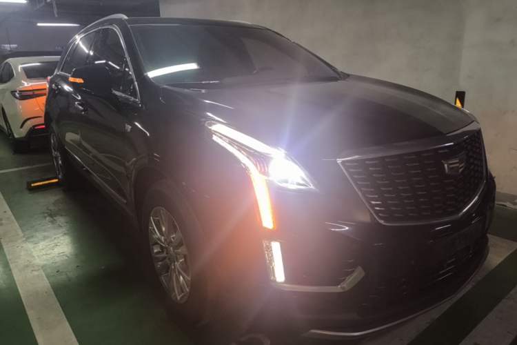 Used Cadillac XT5 2022 2.0T Two-Wheel Drive Luxury Version Front Right 45 Deg