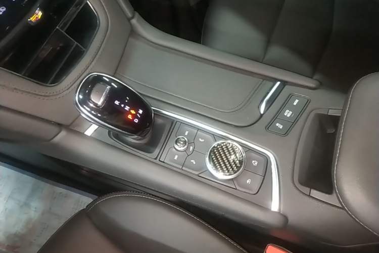 Used Cadillac XT5 2022 2.0T Four-Wheel Drive Premium Edition Gear Lever