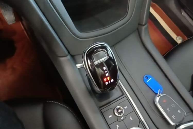 Used Cadillac XT5 2022 2.0T Two-Wheel Drive Luxury Version Gear Lever