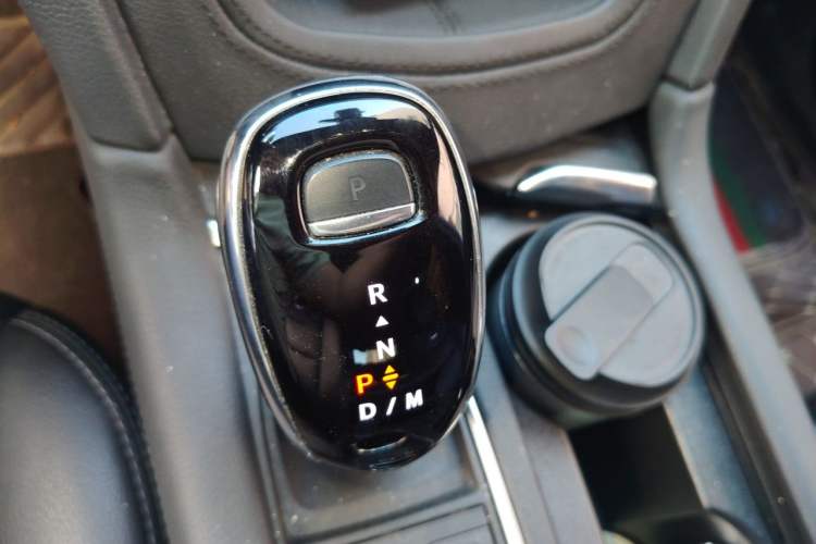 Used Cadillac XT5 2022 2.0T Two-Wheel Drive Luxury Version Gear Lever