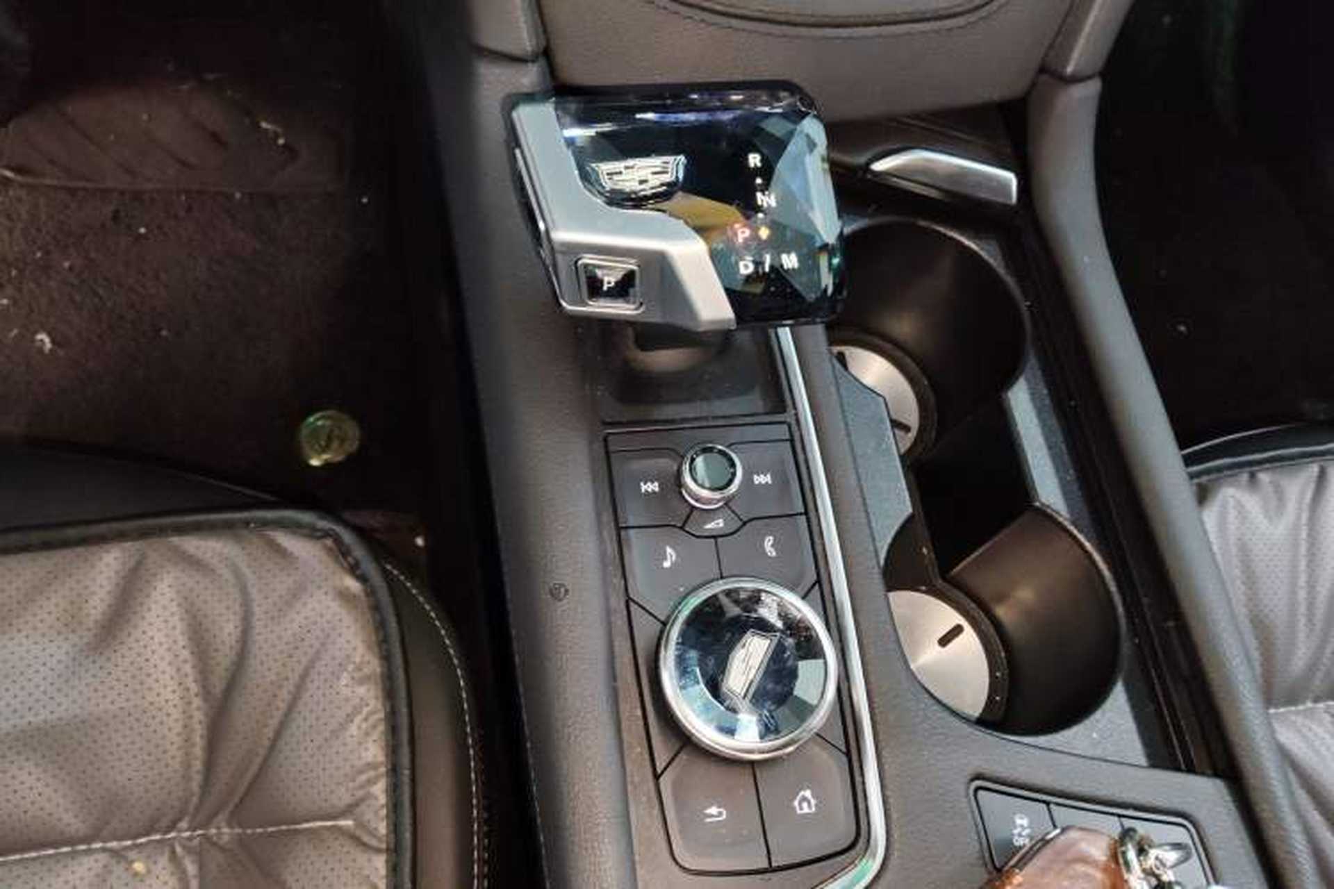 Used Cadillac XT5 2022 2.0T Four-Wheel Drive Luxury Version (Hummingbird Edition) Gear Lever