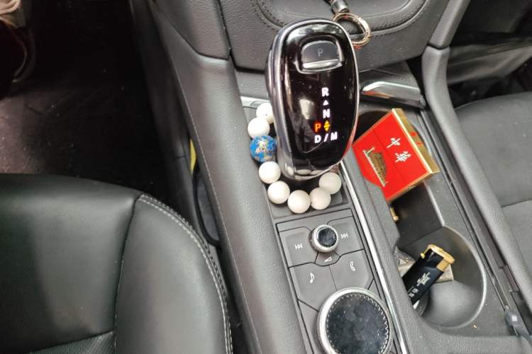 Used Cadillac XT5 2022 2.0T Four-Wheel Drive Luxury Version (Hummingbird Edition) Gear Lever