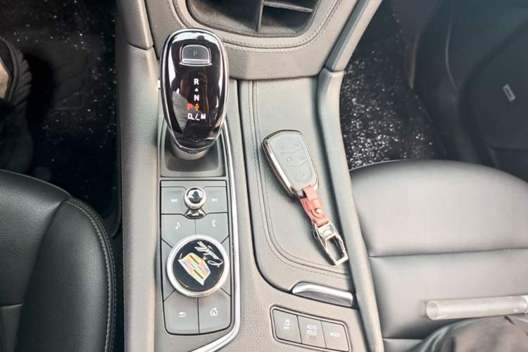 Used Cadillac XT5 2022 2.0T Two-Wheel Drive Luxury Version Gear Lever