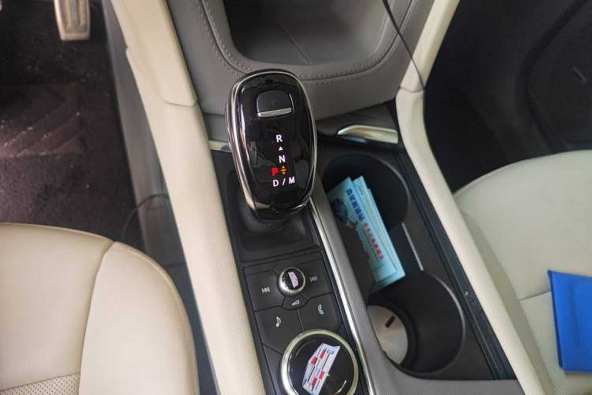 Used Cadillac XT5 2022 2.0T Four-Wheel Drive Luxury Version (Hummingbird Edition) Gear Lever