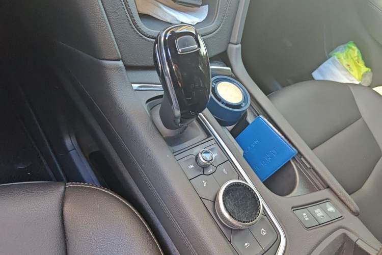Used Cadillac XT5 2022 2.0T Two-Wheel Drive Luxury Version Gear Lever