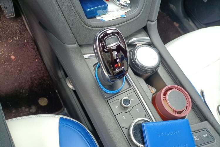 Used Cadillac XT5 2022 2.0T Two-Wheel Drive Luxury Version Gear Lever
