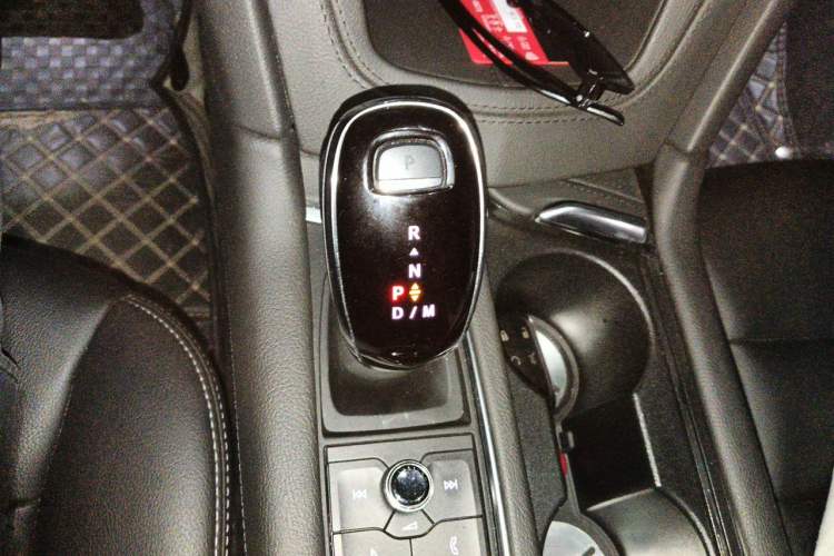 Used Cadillac XT5 2022 2.0T Two-Wheel Drive Luxury Version Gear Lever