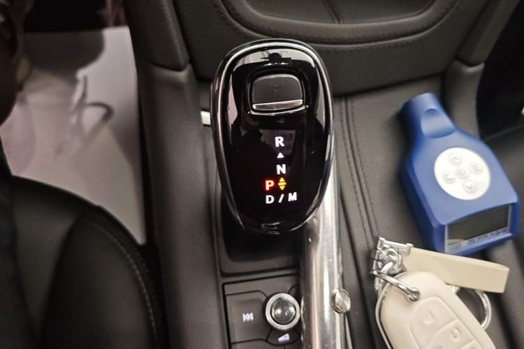 Used Cadillac XT5 2022 2.0T Two-Wheel Drive Luxury Version Gear Lever