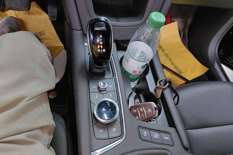 Used Cadillac XT5 2022 2.0T Two-Wheel Drive Luxury Version Gear Lever