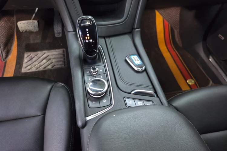 Used Cadillac XT5 2022 2.0T Two-Wheel Drive Luxury Version Gear Lever